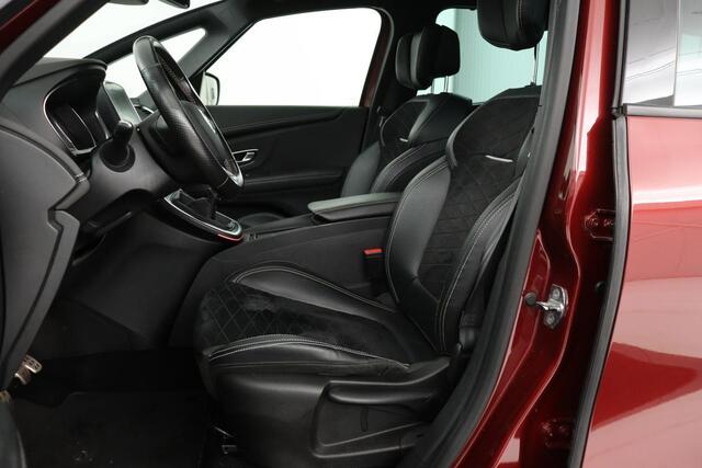 Renault GRAND SCENIC 1.3 TCe Black Edition | Panoramadak | Trekhaak | Adaptive cruise | Stoelverwarming | Head-Up | Camera | Carplay | Leder/Alcantara | Navigatie