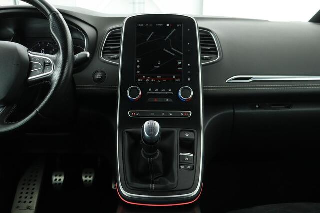 Renault GRAND SCENIC 1.3 TCe Black Edition | Panoramadak | Trekhaak | Adaptive cruise | Stoelverwarming | Head-Up | Camera | Carplay | Leder/Alcantara | Navigatie