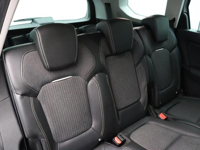 Renault GRAND SCENIC 140pk TCe Techno 7p. | Trekhaak! | 7 Persoons | Navigatie | Blind Spot Warning | Camera |