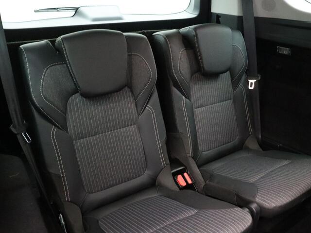 Renault GRAND SCENIC 140pk TCe Techno 7p. | Trekhaak! | 7 Persoons | Navigatie | Blind Spot Warning | Camera |