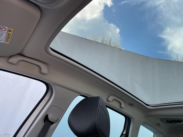 Renault GRAND SCENIC 1.3 TCe 160 EDC Bose 7p. / Afneembare trekhaak (1800 KG) / Head-up display / Adaptieve cruise control / Panoramadak / Achteruitrijcamera