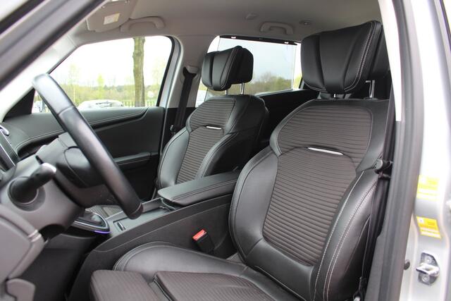 Renault GRAND SCENIC 1.3 TCe Bose 7p. / Trekhaak / Camera / Half leder / Head-up / 20'' / Keyless / Navigatie / DAB / Cruise Control