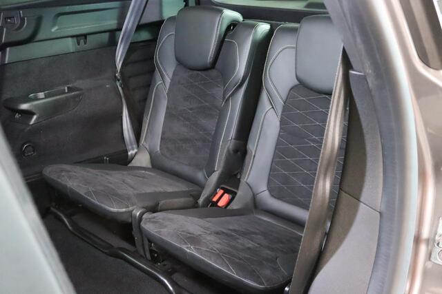 Renault GRAND SCENIC 1.3 TCe Bose 7-Persoons, Panoramadak, Black Edition, Navigatie, Cruis Control