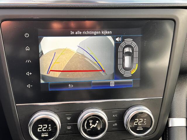 Renault KADJAR 1.3 TCe Intens / Trekgewicht 1.500 kg / Afneembare trekhaak / Panorama dak / Navi / Apple Carplay Android / 19" All Season banden /
