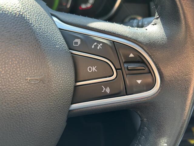 Renault KADJAR 1.2 TCe Intens AUTOMAAT / LICHTMETALEN VELGEN / PARKEERSENSOREN V+A / ACHTERUITRIJCAMRA / BLEUTOOTH / CLIMATE CONTROL