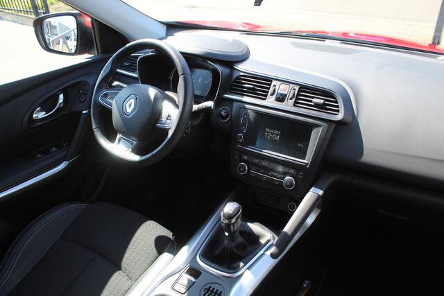 Renault KADJAR 1.2 TCe Intens Navigatie/Achteruitrijcamera/Parkeersensoren rondom/Climate control/Cruise control/Stoelverwarming/Virtual cockpit/Dodehoek detectie/Voorruitverwarming/Keyless/Lane assist/Park assist/Trekhaak/Multifunctioneel stuurwiel/Spraakbediening/17''