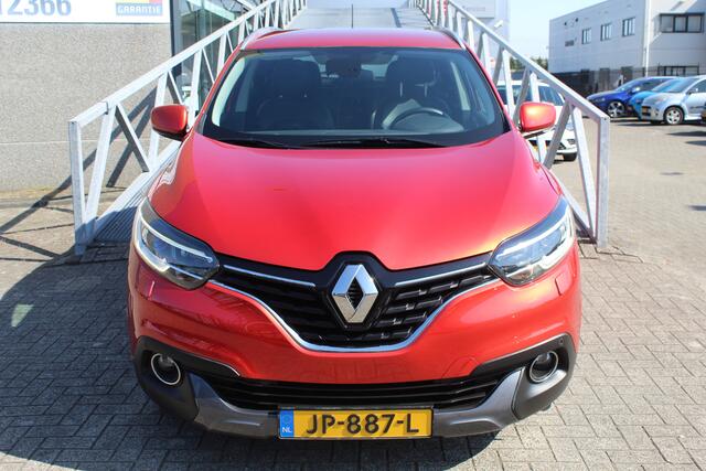 Renault KADJAR 1.2 TCe Intens Navigatie/Achteruitrijcamera/Parkeersensoren rondom/Climate control/Cruise control/Stoelverwarming/Virtual cockpit/Dodehoek detectie/Voorruitverwarming/Keyless/Lane assist/Park assist/Trekhaak/Multifunctioneel stuurwiel/Spraakbediening/17''