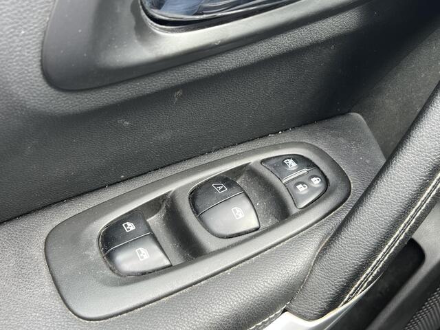 Renault KADJAR 1.5 dCi Intens | Trekhaak | Achteruitrijcamera | Dodehoek detectie | Voorruit verwarming | Navigatie | DAB | Key-less | Parkeersensoren | Lichtmetaal |