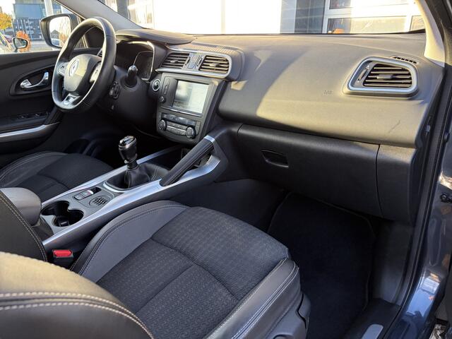 Renault KADJAR 1.2 TCe Intens 131pk | Airco automatisch | Bluetooth | Cruise control | Dab | Navigatiesysteem full map | Parkeersensor voor en achter | Trekhaak | Zeer nette auto!