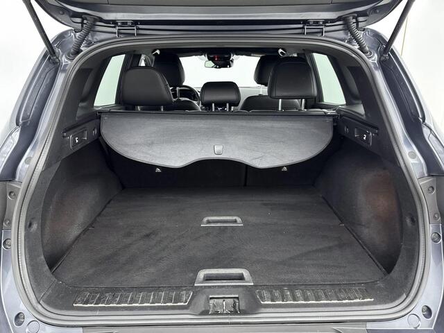Renault KADJAR 1.3 TCe Black Edition | Climate Control / ECC | Licht metalen velgen 19 inch | Cruise control | Navigatie | Half lederen bekleding grijs | Stoelverwarming | LED koplampen | Park Distance Control voor en achter | Achteruitrijcamera | Dakrailing |
