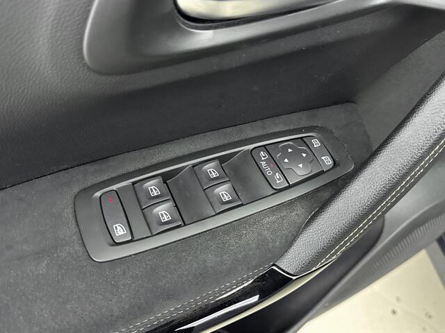 Renault KADJAR 1.3 TCe Black Edition | Climate Control / ECC | Licht metalen velgen 19 inch | Cruise control | Navigatie | Half lederen bekleding grijs | Stoelverwarming | LED koplampen | Park Distance Control voor en achter | Achteruitrijcamera | Dakrailing |