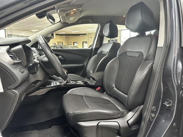 Renault KADJAR 1.2 TCe Limited/ Trekhaak/ Keyless/ Half-Leder/ DAB+/ Apple + Android/ Navi/ Clima/ Cruise/ Bluetooth/ Armsteun/ Multi. LEDER. Stuur/ 17'' LMV/ Mistl./ PDC V+A/ Extra getint glas.