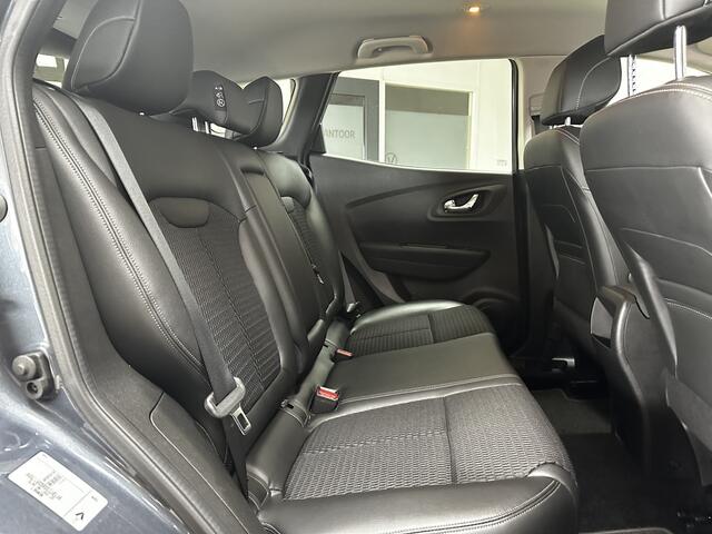 Renault KADJAR 1.2 TCe Limited/ Trekhaak/ Keyless/ Half-Leder/ DAB+/ Apple + Android/ Navi/ Clima/ Cruise/ Bluetooth/ Armsteun/ Multi. LEDER. Stuur/ 17'' LMV/ Mistl./ PDC V+A/ Extra getint glas.
