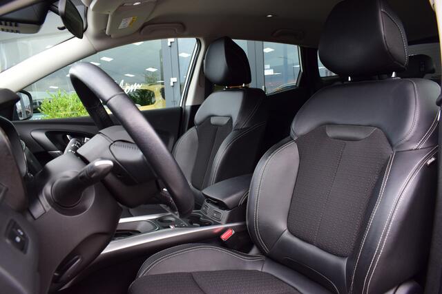 Renault KADJAR 1.2 TCe Intens | Trekhaak | Stoelverwarming | Dodehoekassistentie | Climate- & Cruise Control |