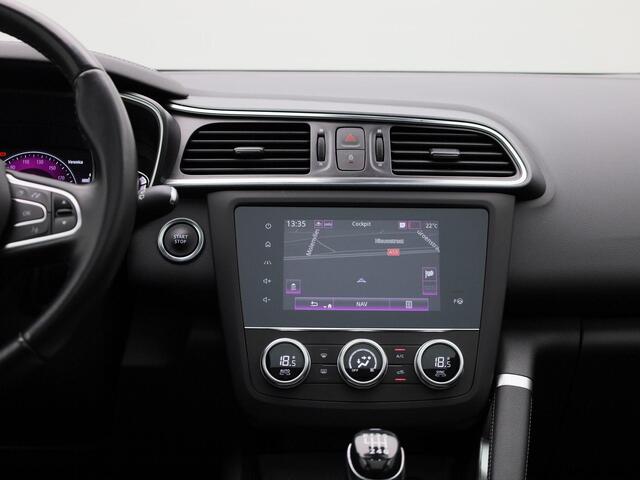 Renault KADJAR 1.3 TCe 140Pk Limited | Navigatie | Apple & Android Carplay | Parkeersensoren Voor & Achter | Achteruitrijcamera | Climate Control | Elektrische Bestuurderstoel | Panorama Dak | Lederen Bekleding |
