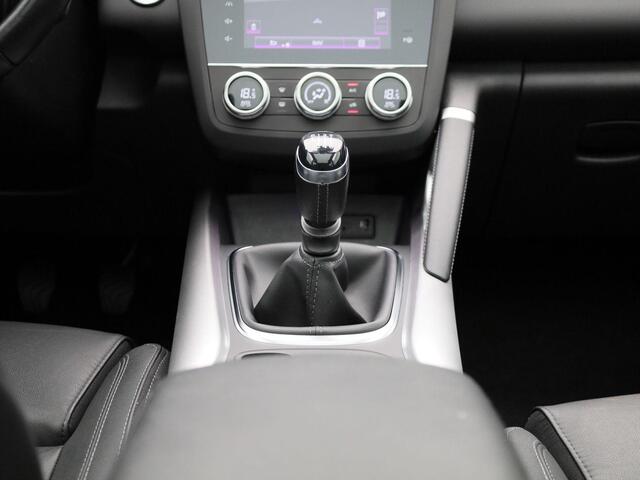 Renault KADJAR 1.3 TCe 140Pk Limited | Navigatie | Apple & Android Carplay | Parkeersensoren Voor & Achter | Achteruitrijcamera | Climate Control | Elektrische Bestuurderstoel | Panorama Dak | Lederen Bekleding |