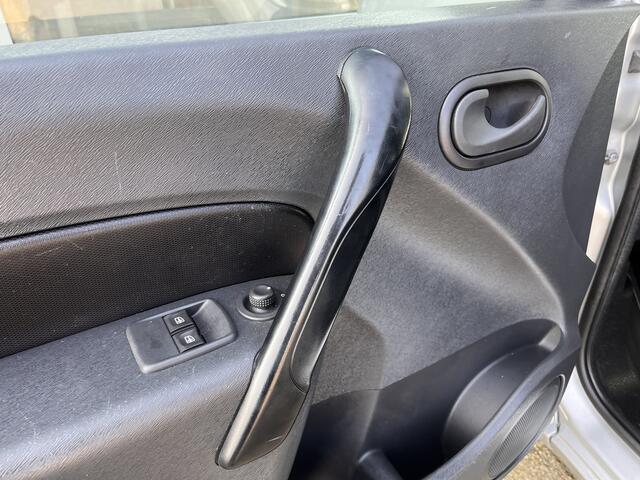 Renault KANGOO 1.2 TCe 115 S&S Comfort Benzine Elektrische ramen Parkeersensoren achter Start/stop Ruiten achter en zijkant