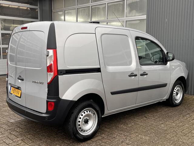 Renault KANGOO 1.5 dCi 75 Airco Cruise controle 2-Persoons Telefoonverbinding Navigatiesysteem Elektrische ramen Parkeersensoren achter Start/stop Euro 6 Bpm vrij voor particulier gebruik!!