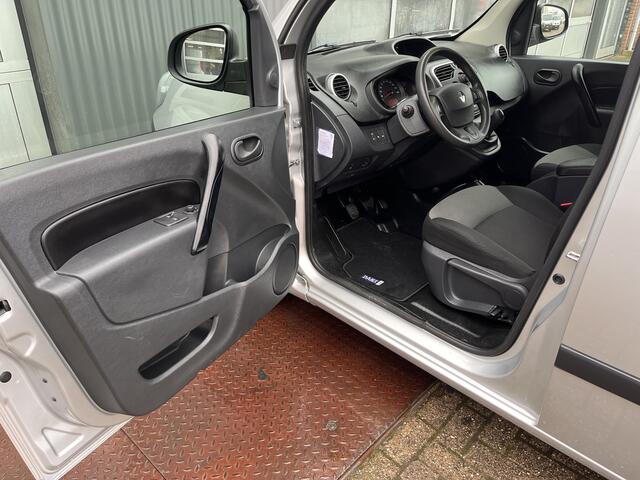 Renault KANGOO 1.5 dCi 75 Airco Cruise controle 2-Persoons Telefoonverbinding Navigatiesysteem Elektrische ramen Parkeersensoren achter Start/stop Euro 6 Bpm vrij voor particulier gebruik!!