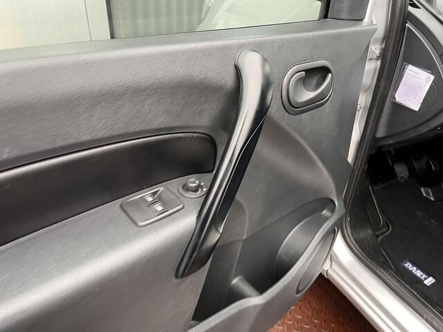 Renault KANGOO 1.5 dCi 75 Airco Cruise controle 2-Persoons Telefoonverbinding Navigatiesysteem Elektrische ramen Parkeersensoren achter Start/stop Euro 6 Bpm vrij voor particulier gebruik!!