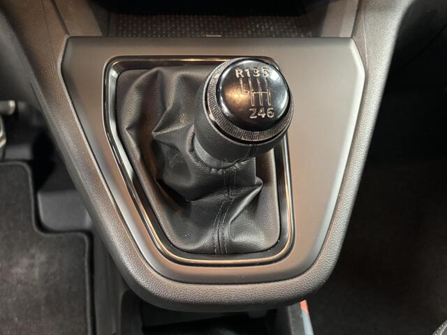 Renault KANGOO 1.5 Blue dCi 115 Luxe L2 / Automatische airco / Trekhaak / Keyless entry + start / Zijschuifdeur links + rechts / Navigatiesysteem full map / Pack Securité / Achteruitrijcamera / Trekhaak / Parkeersensoren voor + achter / Cruise control / Apple Car Play &
