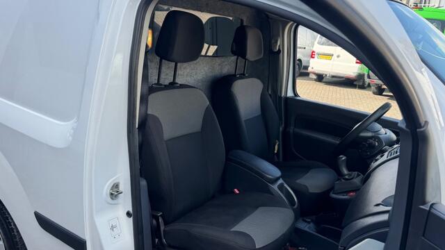 Renault KANGOO 1.5 DCI 55KW 75PK EURO 6 NAVIGATIE/ PARKEERSENSOREN/ 100% DEALERONDERHOUDEN