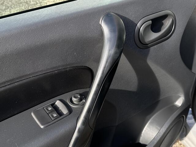 Renault KANGOO 1.2 TCe 115 EDC Comfort / interessant voor particulier !! / prijs is inclusief BTW en BPM / Automaat / Camera / Parkeersensoren / Airco / Bluetooth telefoonvoorbereiding /