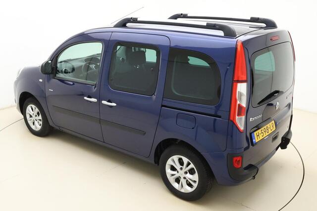 Renault KANGOO FAMILY Rolstoelbus | Rolstoellift | Airco | Verlaagde vloer achterin | Oprijplaat of elektrische rolstoellift | 3-punts rolstoelgordelsysteem | Elektrische spanbanden | Extra lange veiligheidsgordels | Antislip-oprijplaat | Rolstoelplaats achter bestuurder/passa