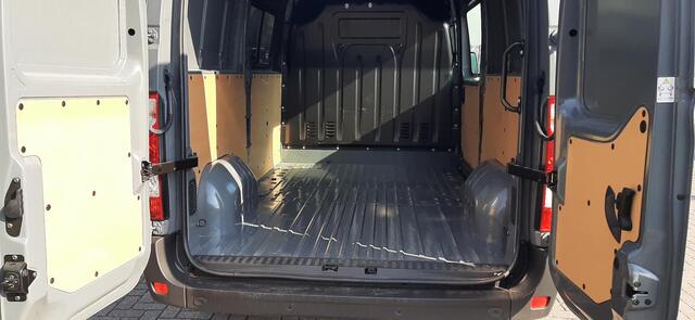 Renault MASTER T35 2.3 dCi 150 L2H2 Energy Comfort NAVIGATIE / PARKEERSENSOREN+CAMERA / AIRCO / ALL SEASONS BANDEN / MECHANISCH GEVEERDE BESTUURDERS STOEL.