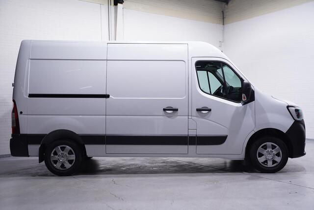 Renault MASTER 2.3 dCi 135 pk L2H2 Airco, Camera, Navi Cruise Control, Geveerde Stoel, PDC achter, 3-Zits, Nieuw