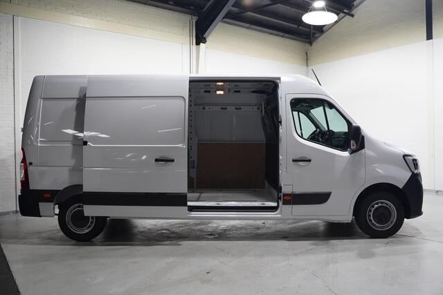 Renault MASTER 2.3 DCI 135 pk L3H2 Navi, Camera v.a. 399,- p/mnd PDC V+A, 270 Graden Deuren, Smartphone Lader, 3-Zits, Nieuw