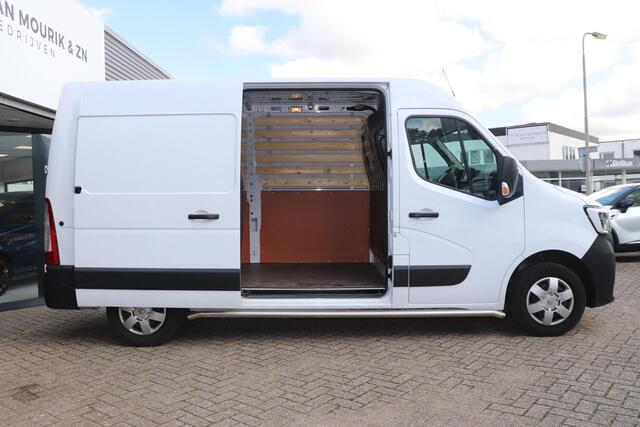 Renault MASTER T35 2.3 dCi 135 L2H2 Work Edition | Airco | Navi | Trekhaak | PDC + camera | Cruise | Bluetooth | Betimmering |