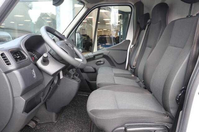 Renault MASTER T35 2.3 dCi 135 L2H2 Work Edition | Airco | Navi | Trekhaak | PDC + camera | Cruise | Bluetooth | Betimmering |