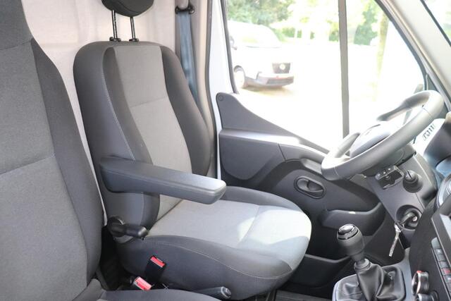 Renault MASTER T35 2.3 dCi 135 L2H2 Work Edition | Airco | Navi | Trekhaak | PDC + camera | Cruise | Bluetooth | Betimmering |