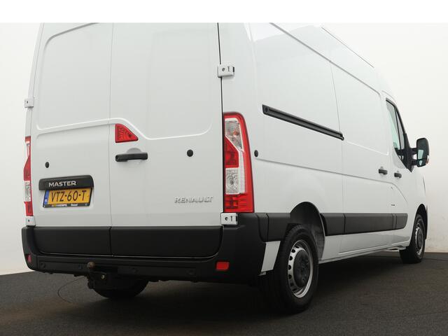 Renault MASTER T33 2.3 dCi 135PK L2H2 Comfort / NAVIGATIE / CRUISE CONTROL / PARKEERSENSOREN