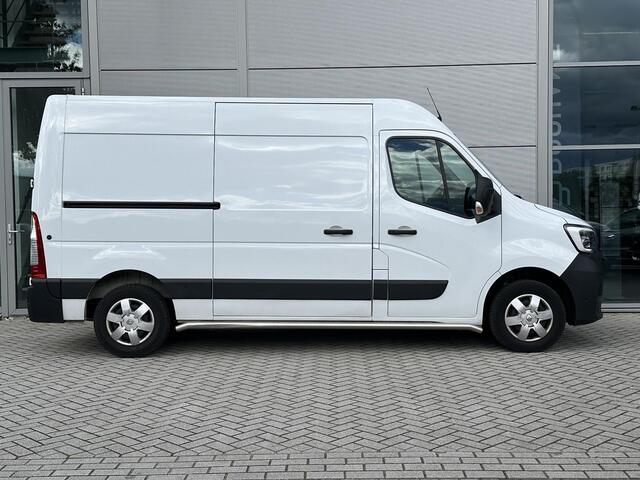 Renault MASTER 2.3 dCi 135 T35 L2H2 Work Edition | AIRCO | NAVIGATIE | PARKEER SENSOREN VOOR + ACHTER | TREKHAAK | CAMERA | LAADRUIMTE BETIMMERING |