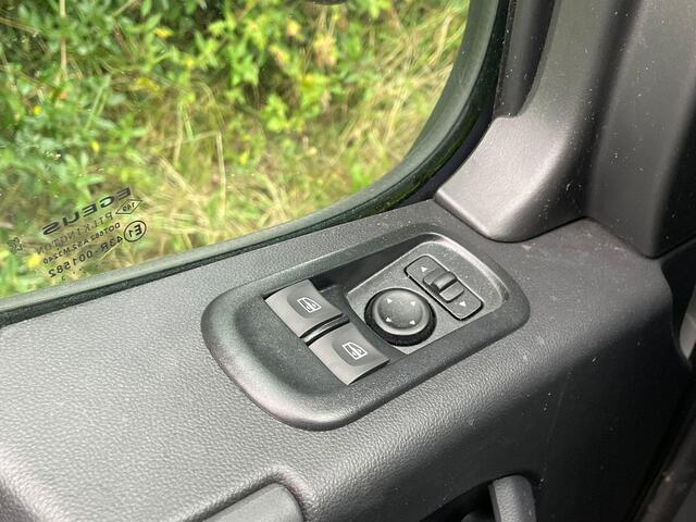 Renault MASTER T35 2.3 dCi 135 L2H2 Work Edition