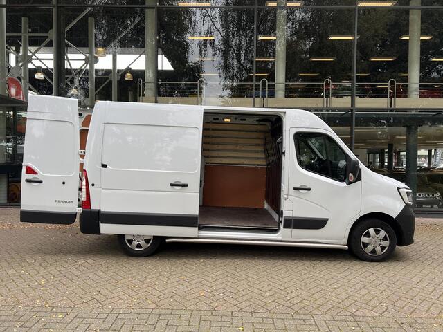 Renault MASTER T35 2.3 dCi 135 L2H2 Work Edition | Cruise Control | Achteruitrijcamera en sensoren | Navigatie | Blind Spot Monitor