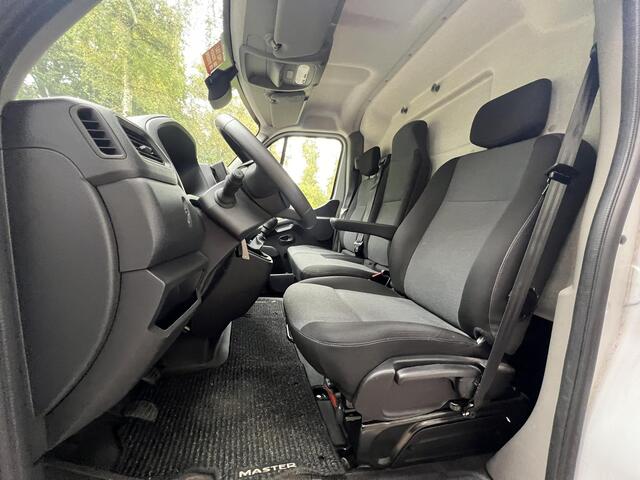 Renault MASTER T35 2.3 dCi 135 L2H2 Work Edition | Cruise Control | Achteruitrijcamera en sensoren | Navigatie | Blind Spot Monitor