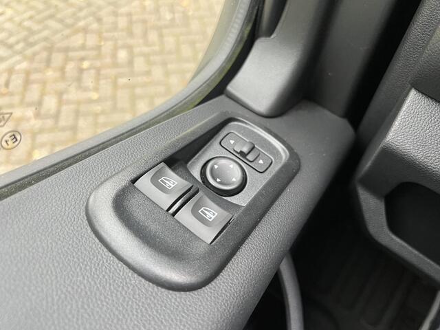 Renault MASTER T35 2.3 dCi 135 L2H2 Work Edition | Cruise Control | Achteruitrijcamera en sensoren | Navigatie | Blind Spot Monitor