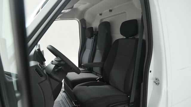 Renault MASTER T33 2.3 dCi 135 L2H2 Comfort | Direct Leverbaar | Navigatie | Parkeersensoren | Airco | Cruise Control
