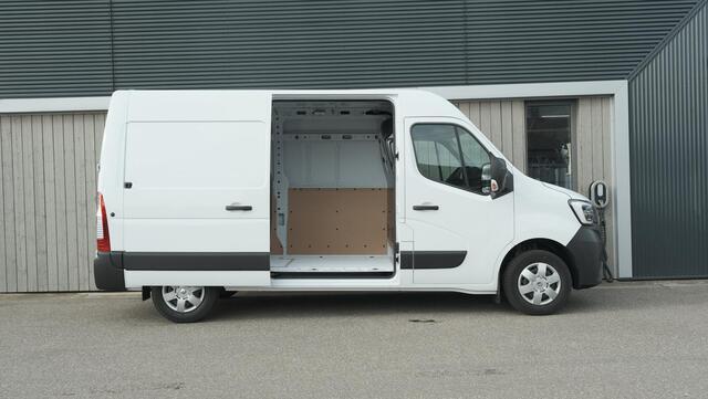 Renault MASTER T33 2.3 dCi 135 L2H2 Comfort | Direct Leverbaar | Navigatie | Parkeersensoren | Airco | Cruise Control