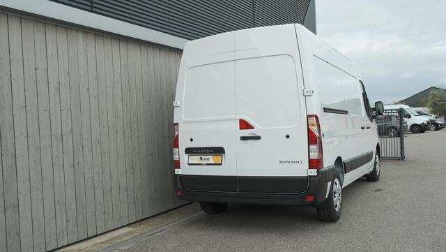 Renault MASTER T33 2.3 dCi 135 L2H2 Comfort | Direct Leverbaar | Navigatie | Parkeersensoren | Airco | Cruise Control