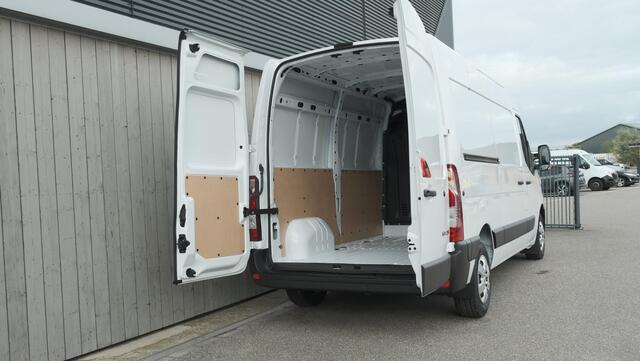 Renault MASTER T33 2.3 dCi 135 L2H2 Comfort | Direct Leverbaar | Navigatie | Parkeersensoren | Airco | Cruise Control