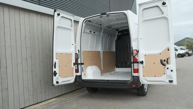 Renault MASTER T33 2.3 dCi 135 L2H2 Comfort | Direct Leverbaar | Navigatie | Parkeersensoren | Airco | Cruise Control