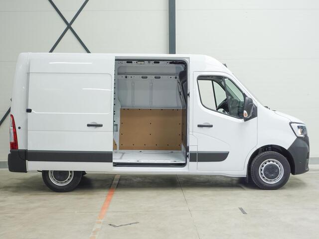 Renault MASTER T33 2.3 dCi 135 L2H2 Airco Cruise control Parkeersensoren Navigatie Trekhaak
