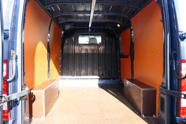 Renault MASTER T28 2.3 dCi 130 L1H1 *meeneemprijs* - Cruise, Trekhaak, Betimmering, Navi