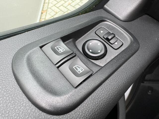 Renault MASTER 2.3 dCi 145 L4 T35 Comfort | Bakwagen | Dhollandia laadklep 750 KG | Navi | Airco | Cruise | P-camera | 88.559! | 1e eigenaar + dealer onderhouden!