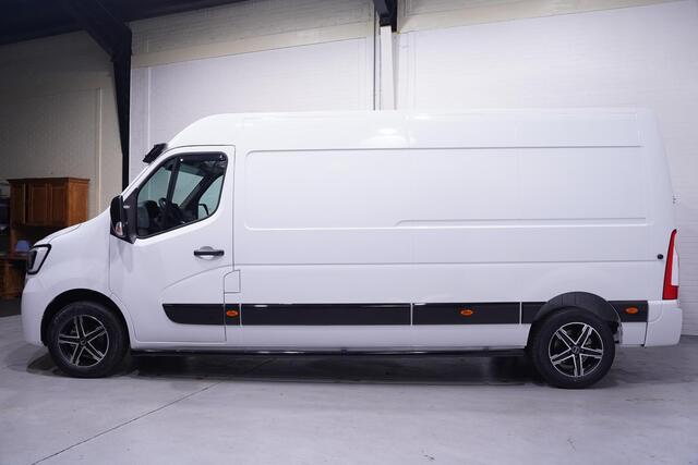 Renault MASTER 2.3 DCi 135 pk L3H2 Black Style Edition Navi Camera, 17" LMV, Sidebars Zwart, Zonneklep, 3-Zits, Uniek