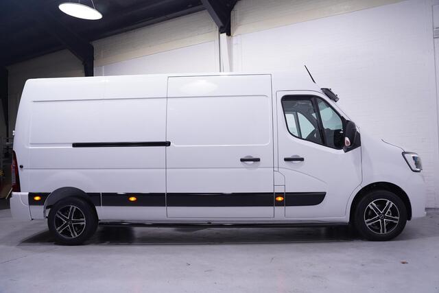Renault MASTER 2.3 DCi 135 pk L3H2 Black Style Edition Navi Camera, 17" LMV, Sidebars Zwart, Zonneklep, 3-Zits, Uniek